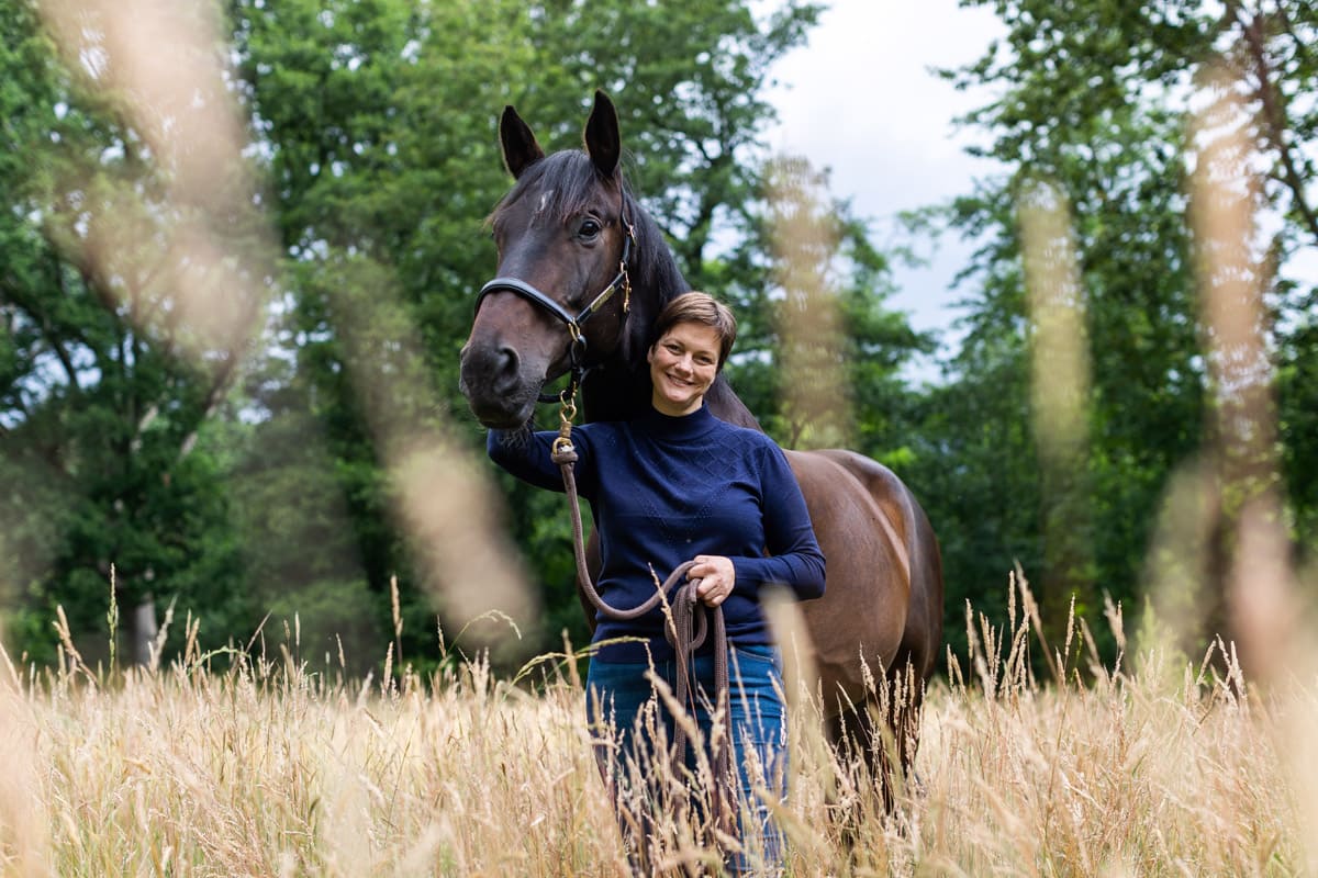 Julia Mozar mit Ihrem Pferd